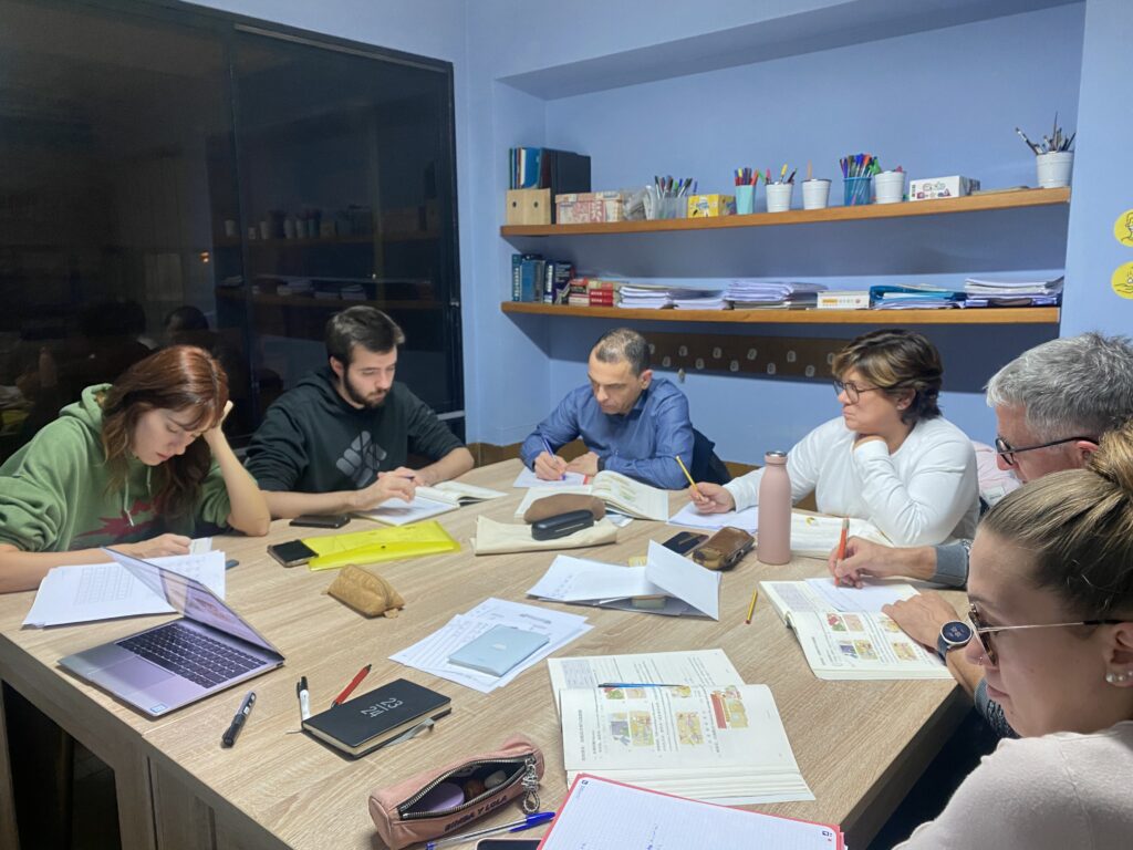 Classes adults xinès Girona acadèmia